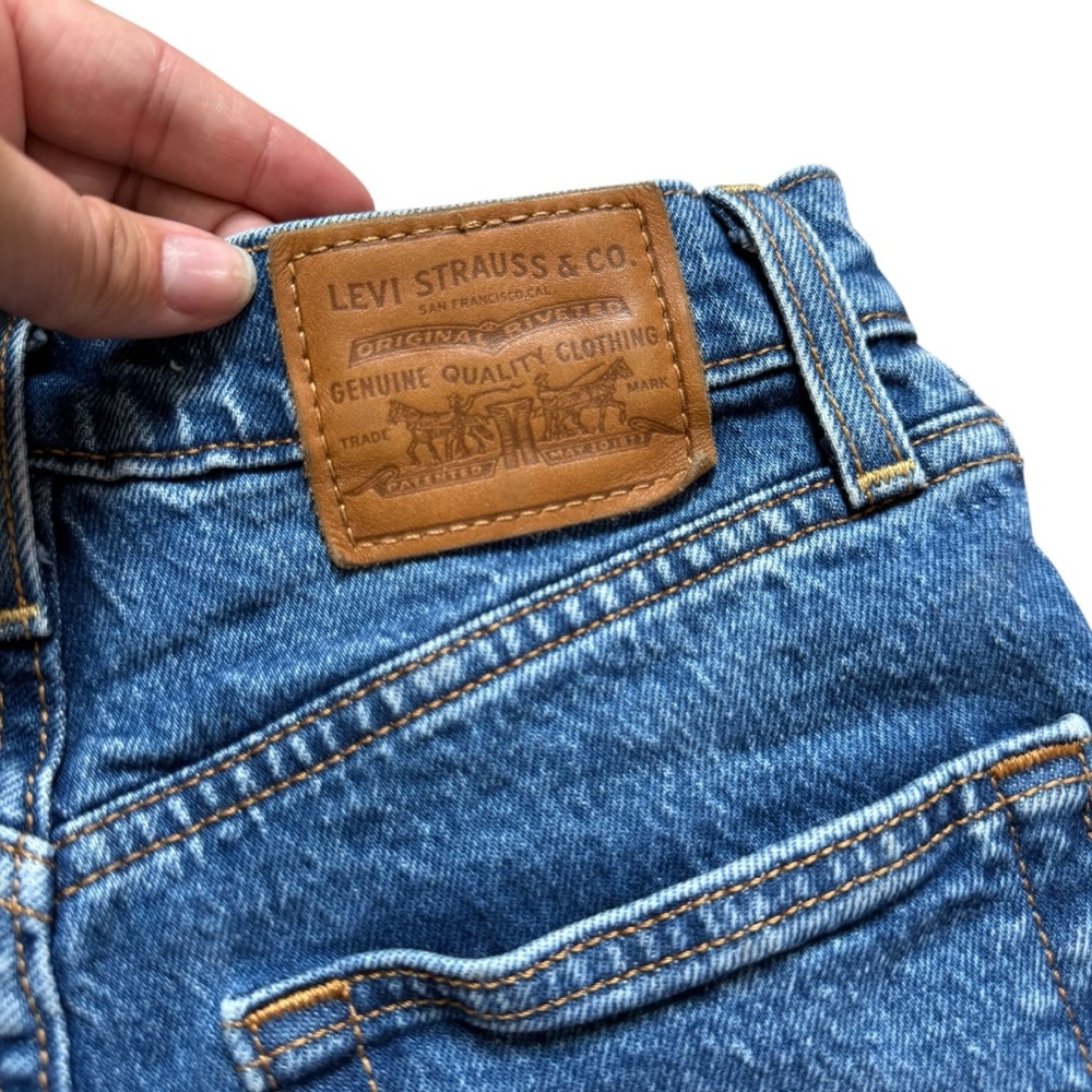 Levi’s Denim Ribcage Shorts - Picture 6 of 7